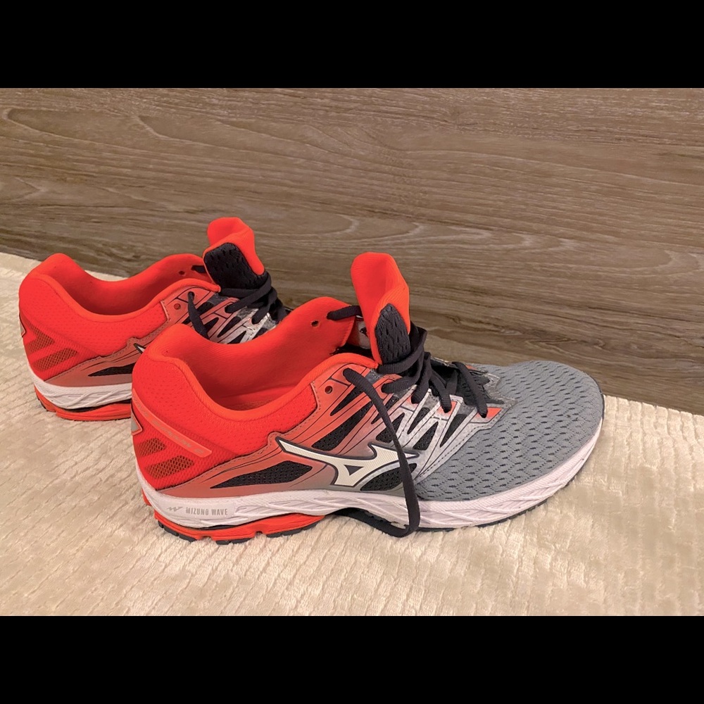 Mizuno Wave Shadow 2 running shoes